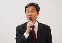 荒井俊雅氏