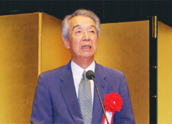 伊吹文明氏