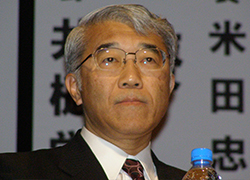 井樋栄二氏