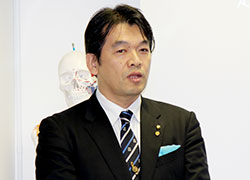 新井氏