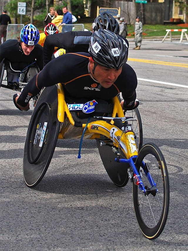 陸上競技用/2007年ボストンマラソン優勝者　副島 正純さんと車いす